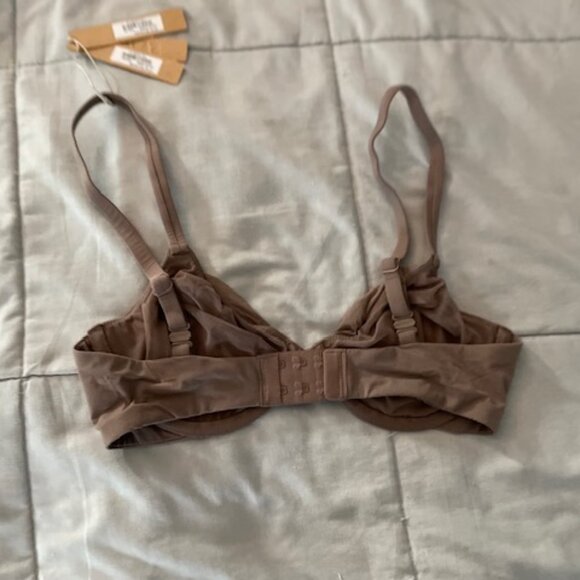 NWT SKIMS Bra 32D Lightweight Neutral Underwire Everybody Unpadded NEW Deal! - Picture 2 of 7